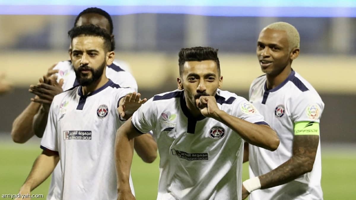 أندية القاع هي الأكثر مطالبة بإلغاء الموسم الرياضي من أجل الإنقاذ