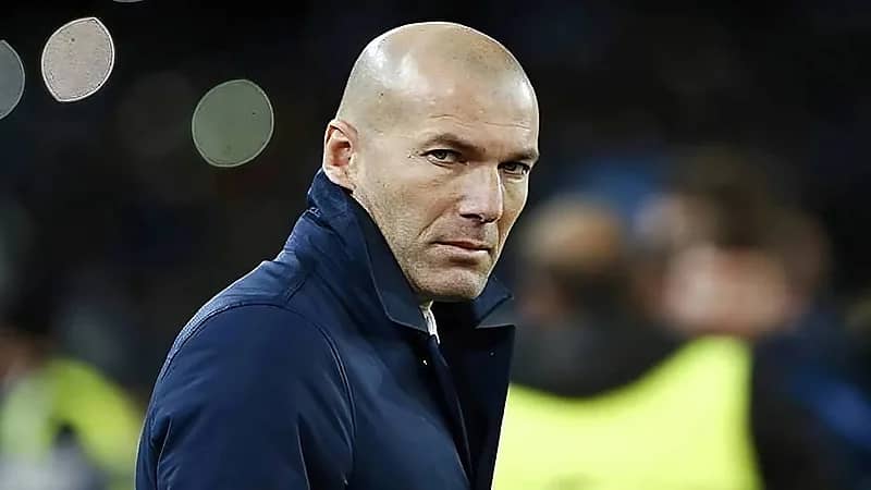 خلفَا للإيطالي مانشيني.. "زيدان" أحد المرشحين لتدريب المنتخب الوطني