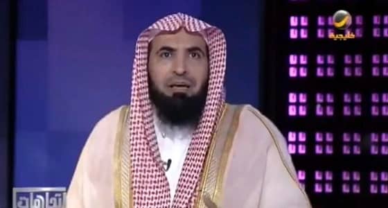 الداعية الغامدي: لا يجب أن تُلزم المرأة بالعباءة..وغطاء الوجه يعيق حواسها