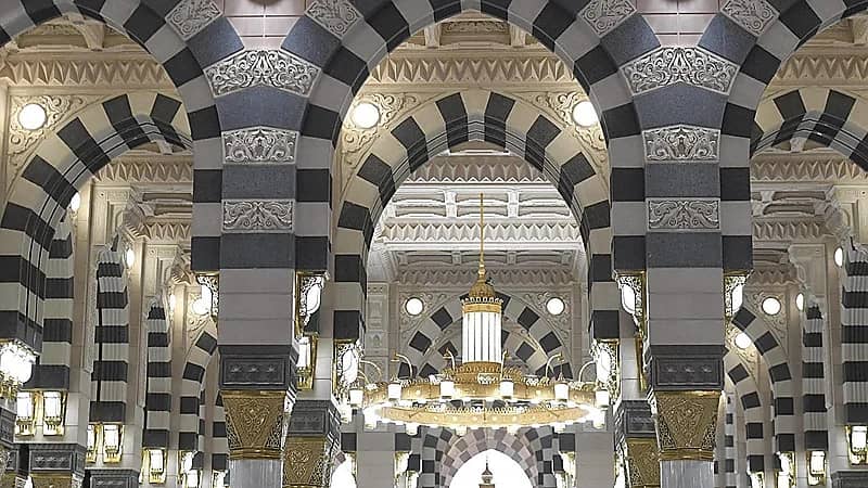 استبدال إضاءة المسجد النبوي بأكثر من 133 ألف وحدة بمعايير عالمية .. فيديو وصور