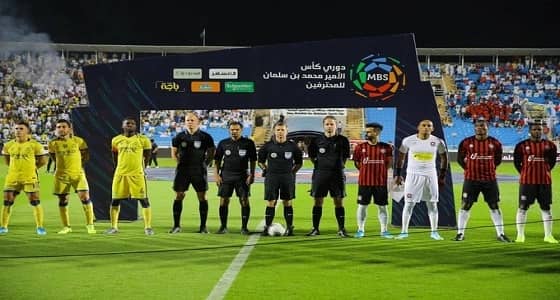 جماهير النصر ترمي العلب الفارغة اتجاه حارس الرائد