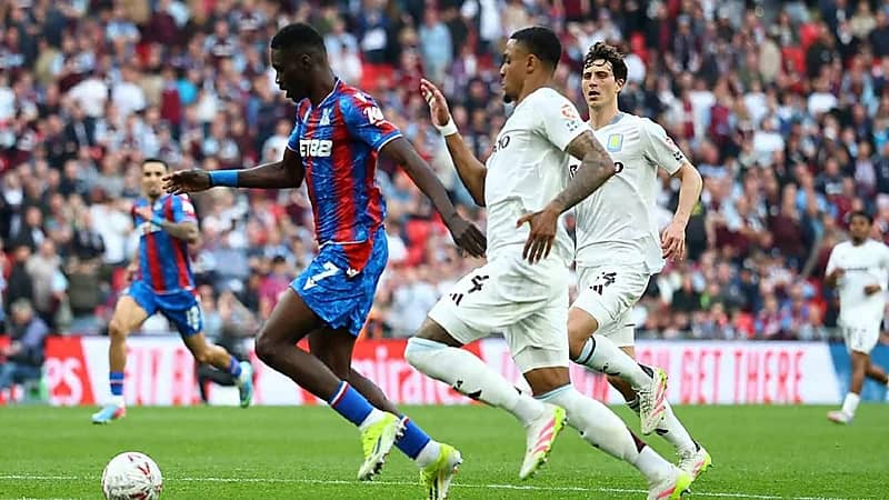 كريستال بالاس يعبر أستون فيلا ويبلغ نهائي كأس الاتحاد