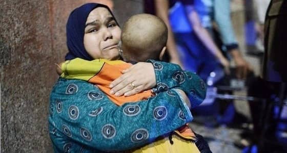 صورة أوجعت المصريين.. قصة سيدة احتارت بين المرض والإرهاب في معهد الأورام