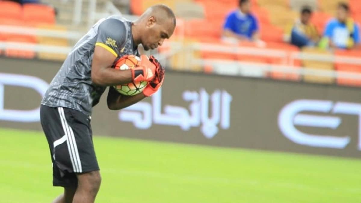 القرني يعتزم تجديد عقده مع الاتحاد