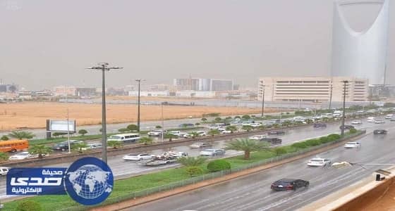 هطول أمطار متفرقة على مدينة الرياض