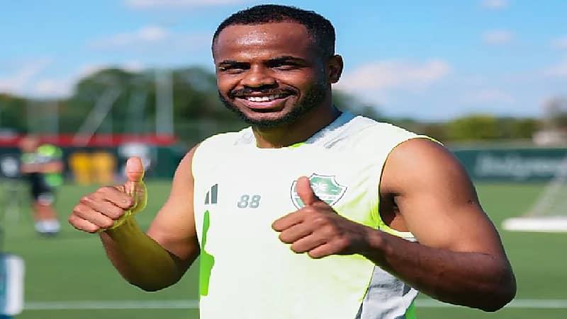 إصابة الخيبري تربك حسابات الأهلي أمام القادسية