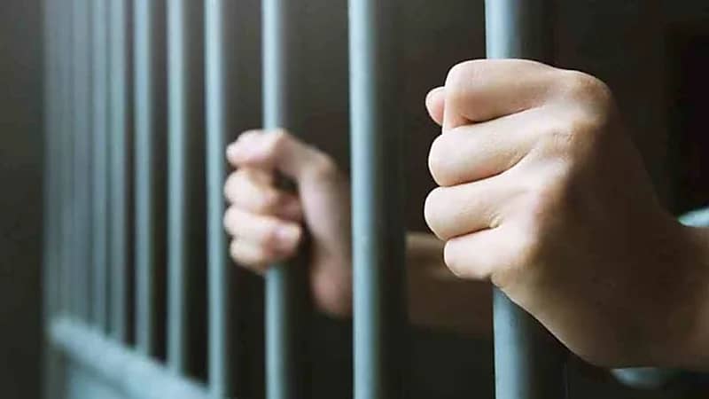 ضبط 3 طلاب بتهمة اغتصاب فتاة في المقابر