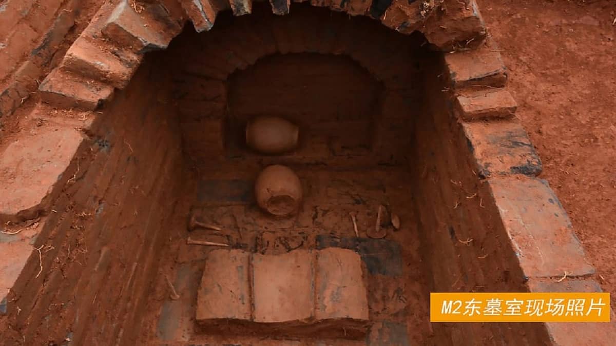 بالصور.. العثور على مقبرة نادرة تضم زوجين