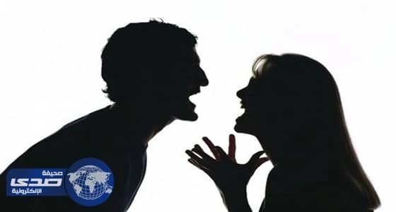 مزحة غريبة من سيدة لزوجها في الشارع تتسبب في طلاقها