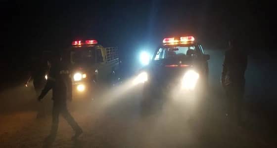 " المدني " ينقذ مواطنين احتجزا بمنطقة مستنقعات في السعيرة