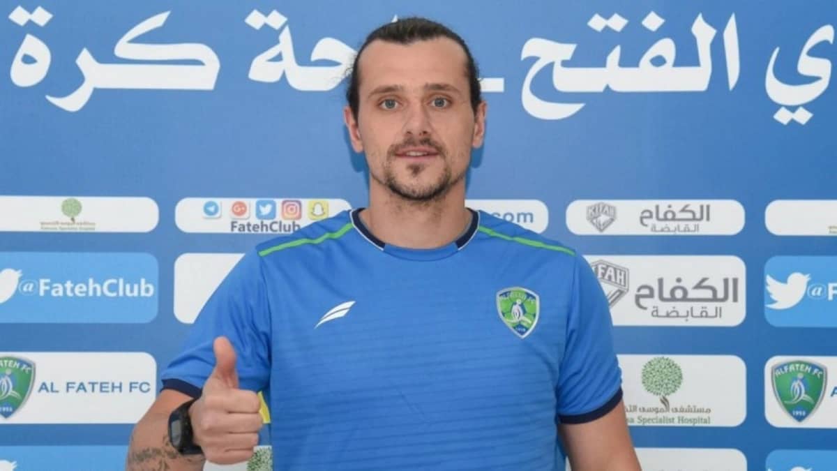 إنهاء أزمة محترف الفتح قبل عودة النشاط