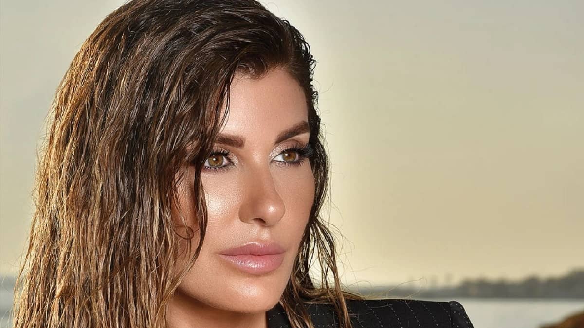 ريتا حرب محجوزة في القصيم أثناء تصويرها " ضرب الرمل"