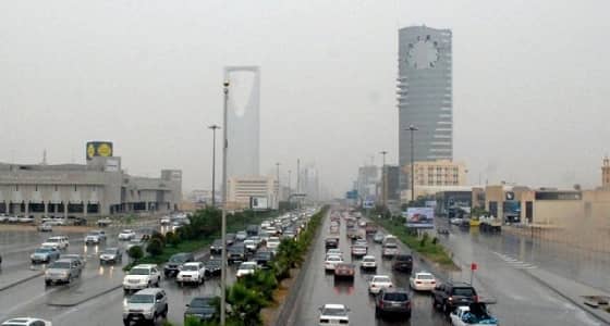 هبوب رياح وتدني الرؤية في الرياض