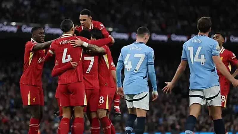 ليفربول يتجاوز مانشستر سيتي بثنائية