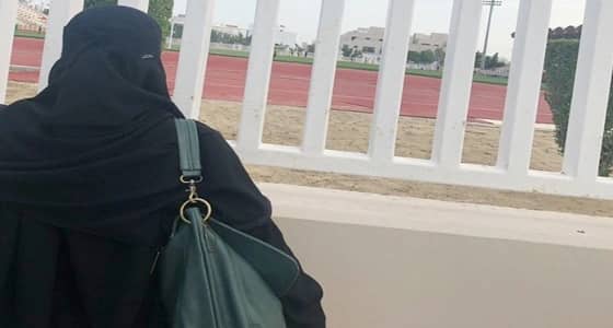 في لافتة إنسانية.. " القادسية " يكافئ مواطنة بتذاكر عائلية مجانية بمباريات النادي