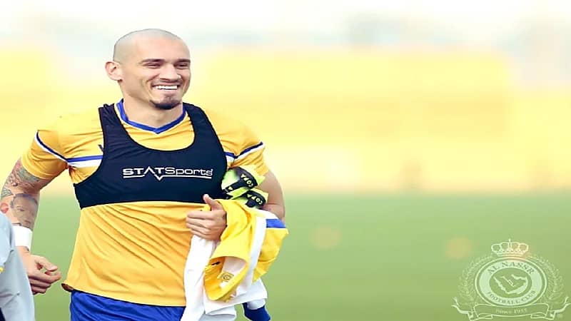 مايكون ينهي إجراءاته تمهيدًا لمغادرة المملكة