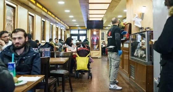 أغرب عملية ولادة لفتاة فاجأتها آلام المخاض في مطعم