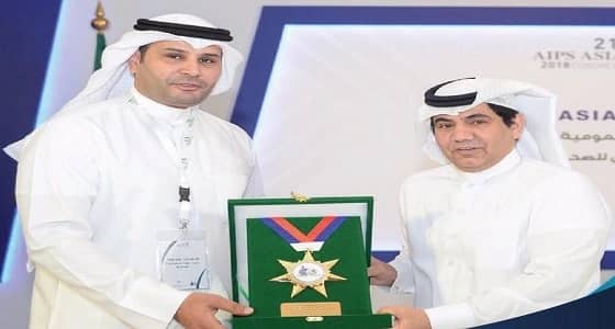 الاتحاد الأسيوي للصحافة الرياضية يمنح " آل الشيخ " وسام الشرف الأعلى