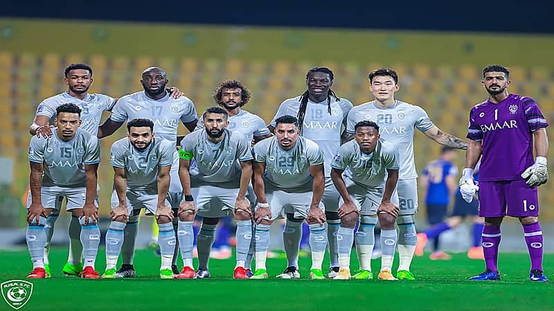وصول بعثة الهلال من دبي بعد الفوز على الاستقلال الإيراني