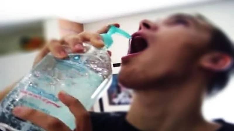 مصرع 5 أشخاص بسائل مُعقم اليدين