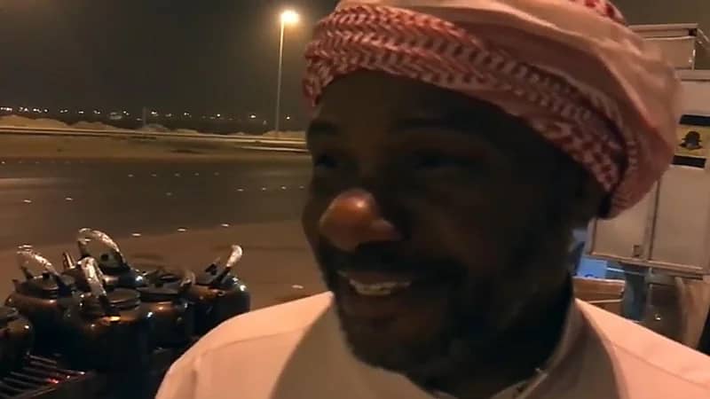 بالفيديو .. قصة بائع الشأي أبو وليد الذي آلم رحيله المجتمع