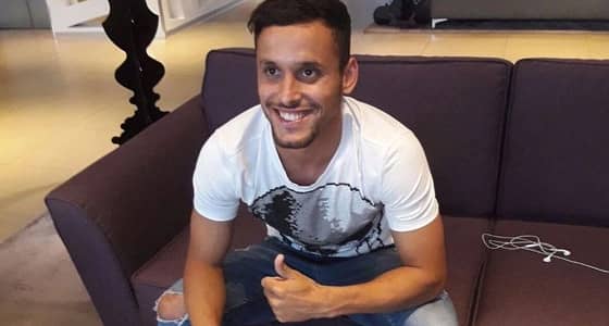 الأهلي يحسم 50% من راتب " سوزا " لتخلفه عن موعد الحضور