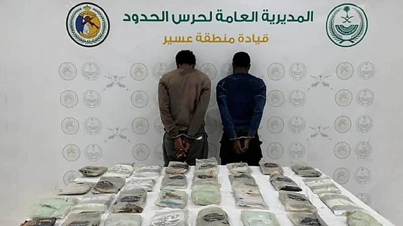 ضبط مخالفين لتهريبهما 35 كيلوجرامًا من الحشيش بعسير