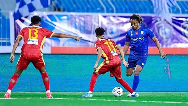 الكشف عن حكم مباراة الهلال وضمك في الجولة الـ11 