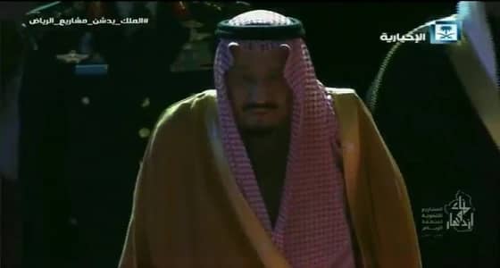 بالفيديو.. خادم الحرمين الشريفين يصل مقر حفل تدشين المشاريع التنموية بالرياض