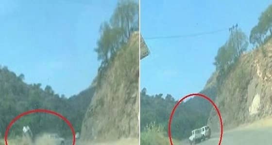 بالفيديو.. انقلاب سيارة إثر مراوغة بين مركبتين على أحد الطرق في جازان 