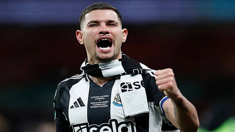 الهلال يضع نجم نيوكاسل خيارًا بديلاً لبرونو فيرنانديز