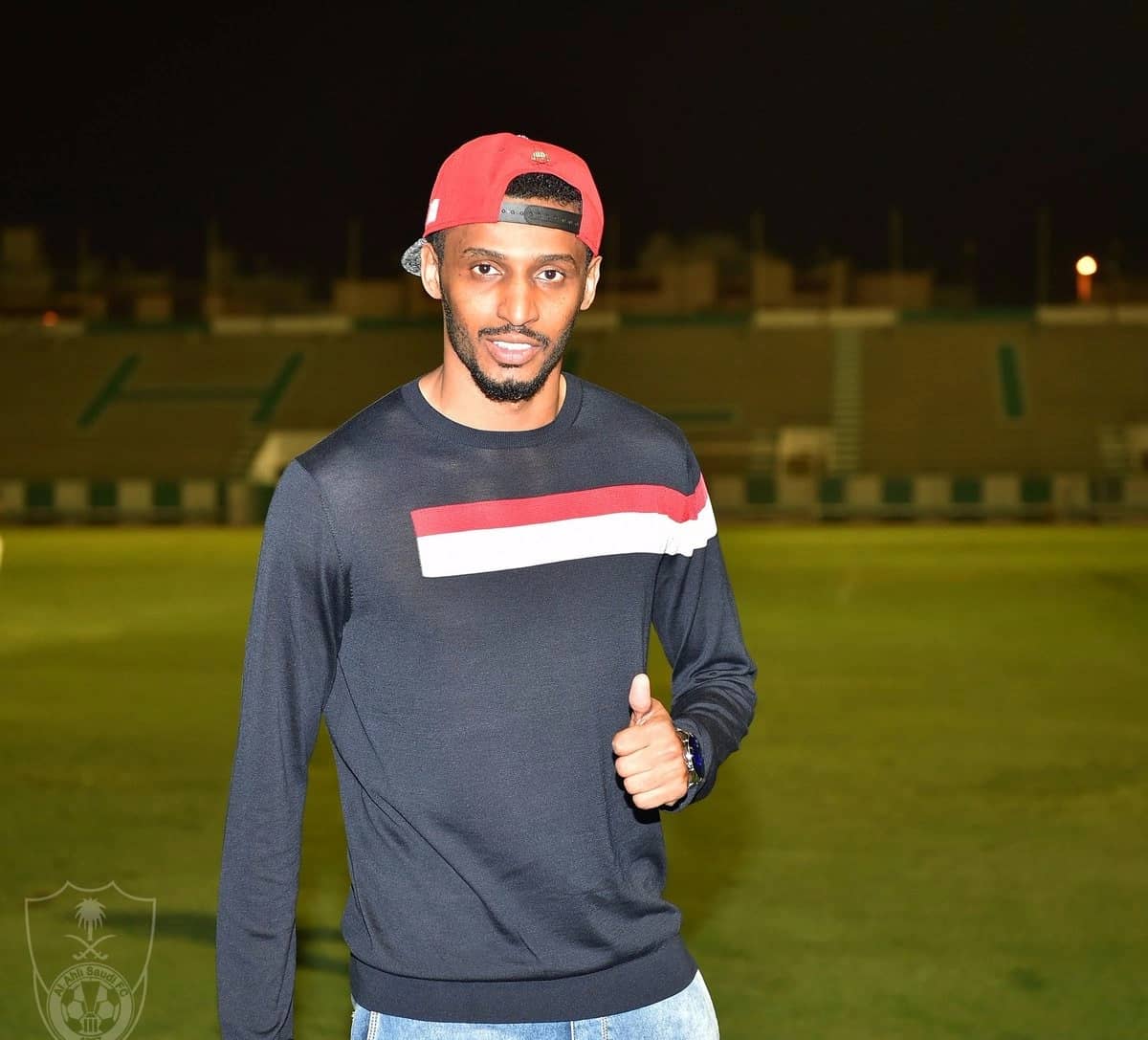 بالصور.. ياسر المسيليم ينظم مأدبة عشاء للاعبي الأهلي