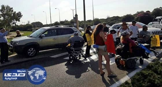 معاقو إسرائيل يقطعون الطريق المؤدى لمقر إقامة نتنياهو