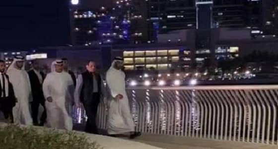 بالفيديو.. ولي عهد أبوظبي والرئيس المصري يتجولان على الكورنيش وسط المارة