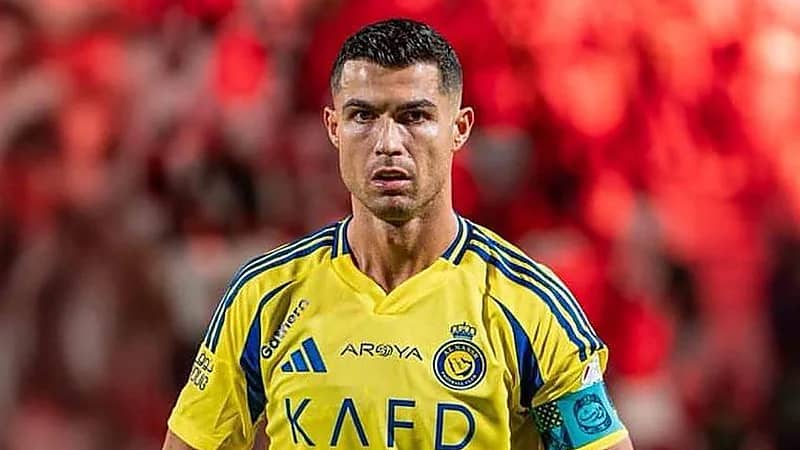 ردّ فعل رونالدو أثناء أداء لاعبي النصر الصلاة تثير تفاعلاً واسعًا .. صورة