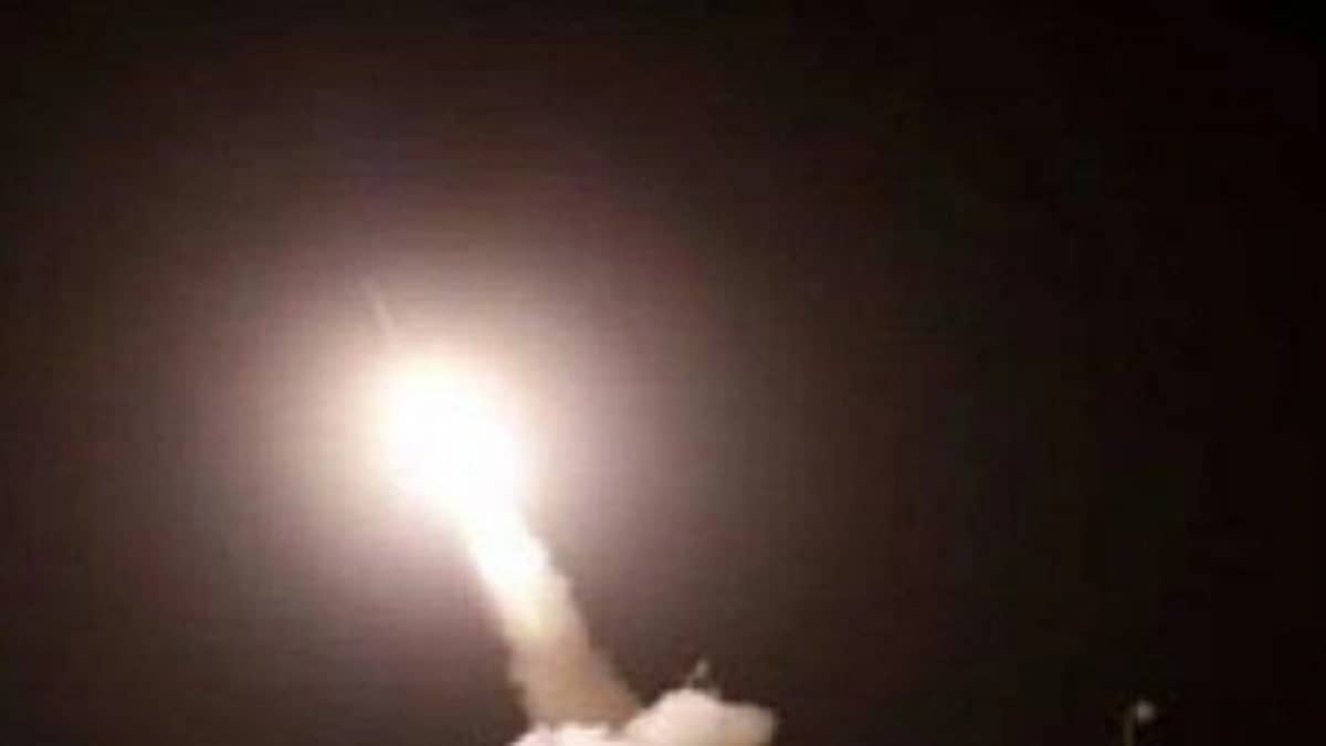 شاهد.. اعتراض صاروخين في سماء الرياض