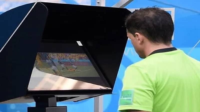 الاستغناء عن وجود حكام "الفار" في الملاعب