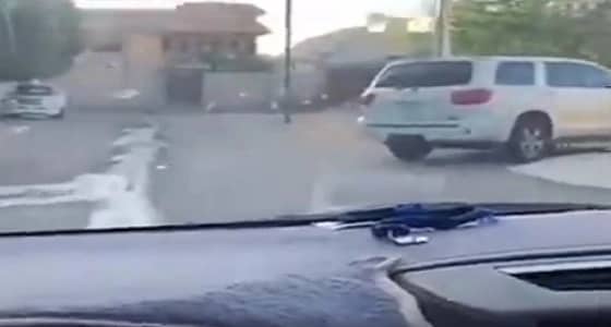 بالفيديو.. أول فتاة حائلية تقود السيارة وتخالف أنظمة المرور