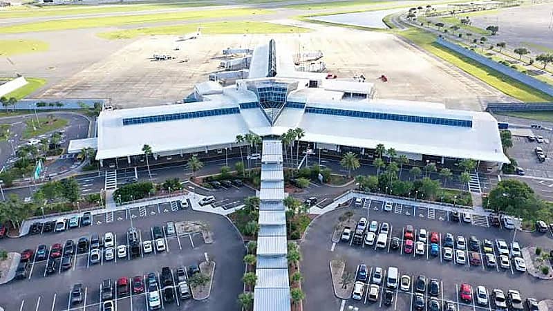 طالبة طيران تتسبب بإغلاق مؤقت لمدرج مطار دايتونا بيتش .. فيديو