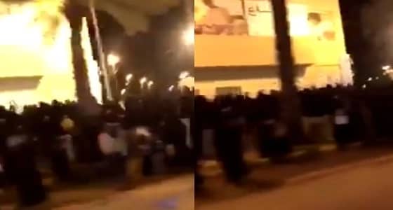 بالفيديو.. أهالي القصيم يتجمهرون على الطرقات في انتظار وصول خادم الحرمين