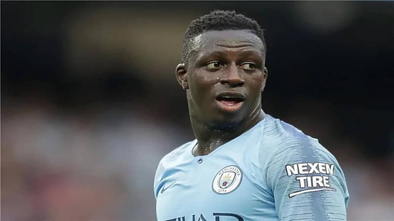 لوريان الفرنسي يعلن تعاقده مع بنجامين ميندي