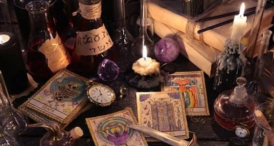 زوج يتهم زوجته بالاستحواذ عليه بالسحر بعد 43 عاما زواج