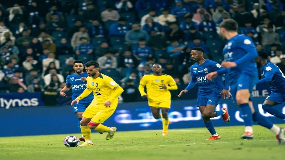 الهلال يتغلب على الحزم بثلاثية