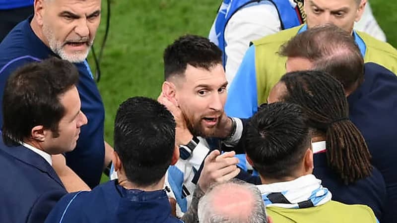 بالفيديو.. ملابسات شجار ميسي مع مهاجم هولندا