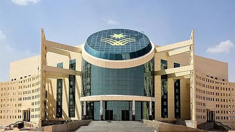 جامعة نجران تعاقب عضو هيئة تدريس بإبعاده عن العمل الأكاديمي