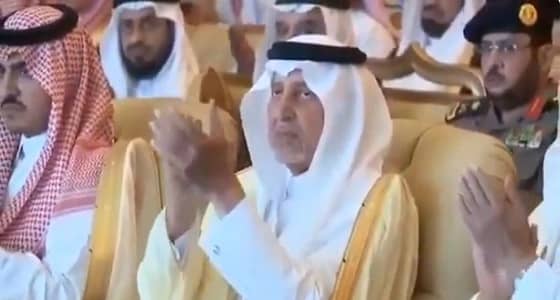 بالفيديو.. سبب تصفيق الأمير خالد الفيصل " الحار " بمؤتمر للحج والعمرة