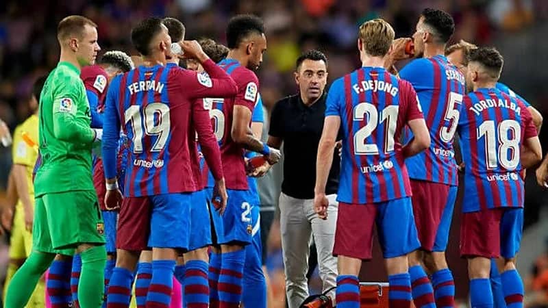 بالفيديو.. برشلونة يتعرض لموقف محرج بسبب "جرذ"