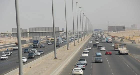حادث يعيق الحركة المرورية على طريق الحرمين بجدة
