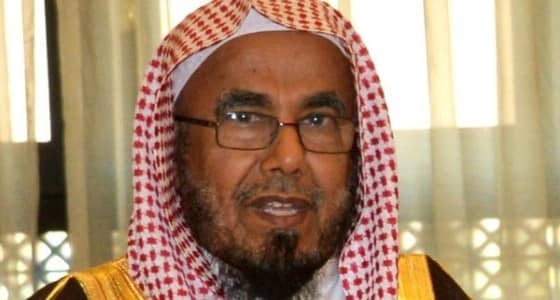 بالفيديو.. بمنديل معطر وقبلة.. الشيخ " المطلق " يندهش من استقبال سيدة لزوجها