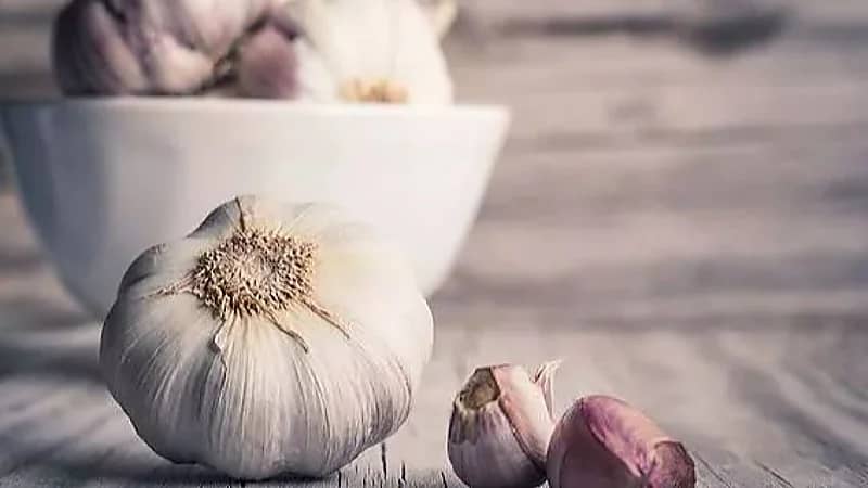 فائدة الثوم الصحية وطرق تناوله